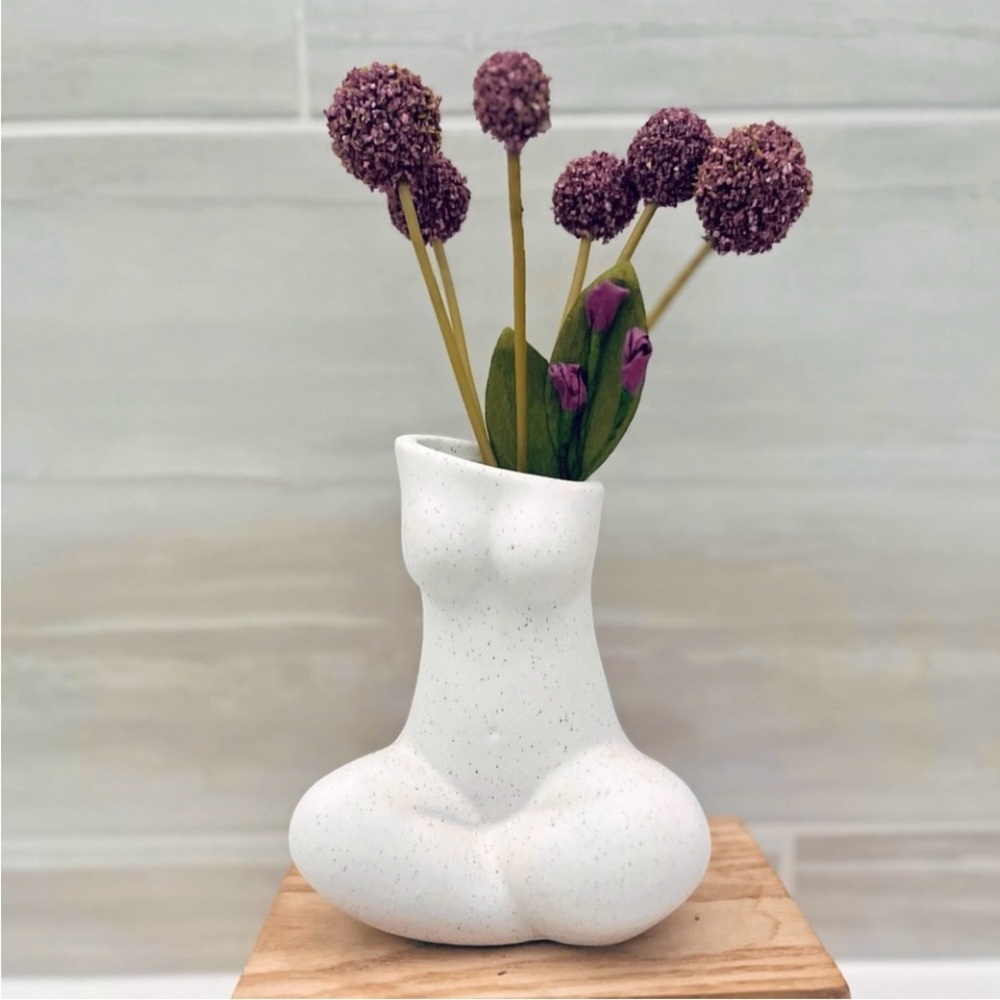 Flora Bunda Yoga Lady Ceramic Bud Vase White Sculptural Decor 6.25”